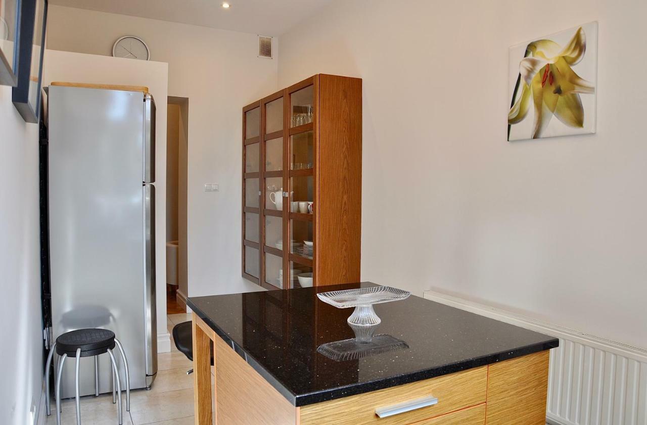 Tresor Barska Apartment Krakau